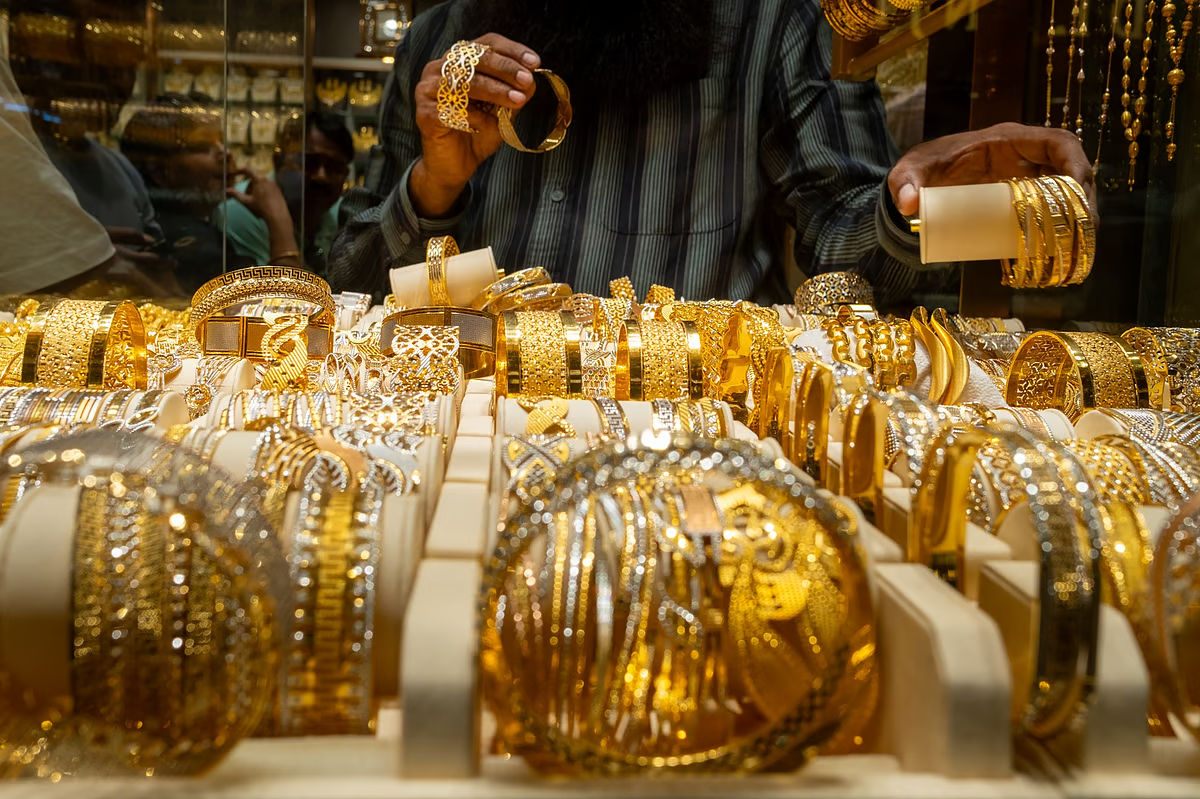 أسعار الذهب في مصر تعاود التراجع.. عيار 21 يخسر 50 جنيهًا - جريدة المال