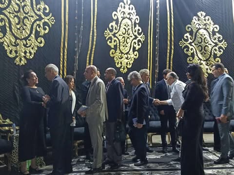 الحضور بالعزاء